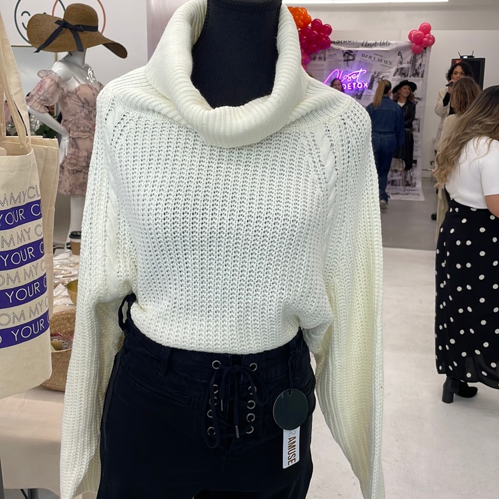 Kittenish knit sweater size small brand new with tags